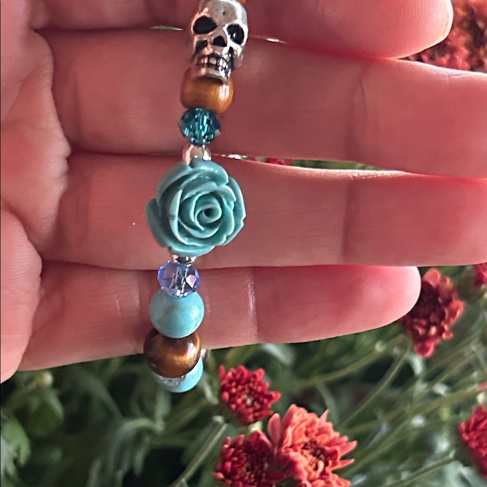 Handmade Howlite + Tigers Eye Beaded Bracelet with Rose & Skull Charm * - Picture 3 of 4